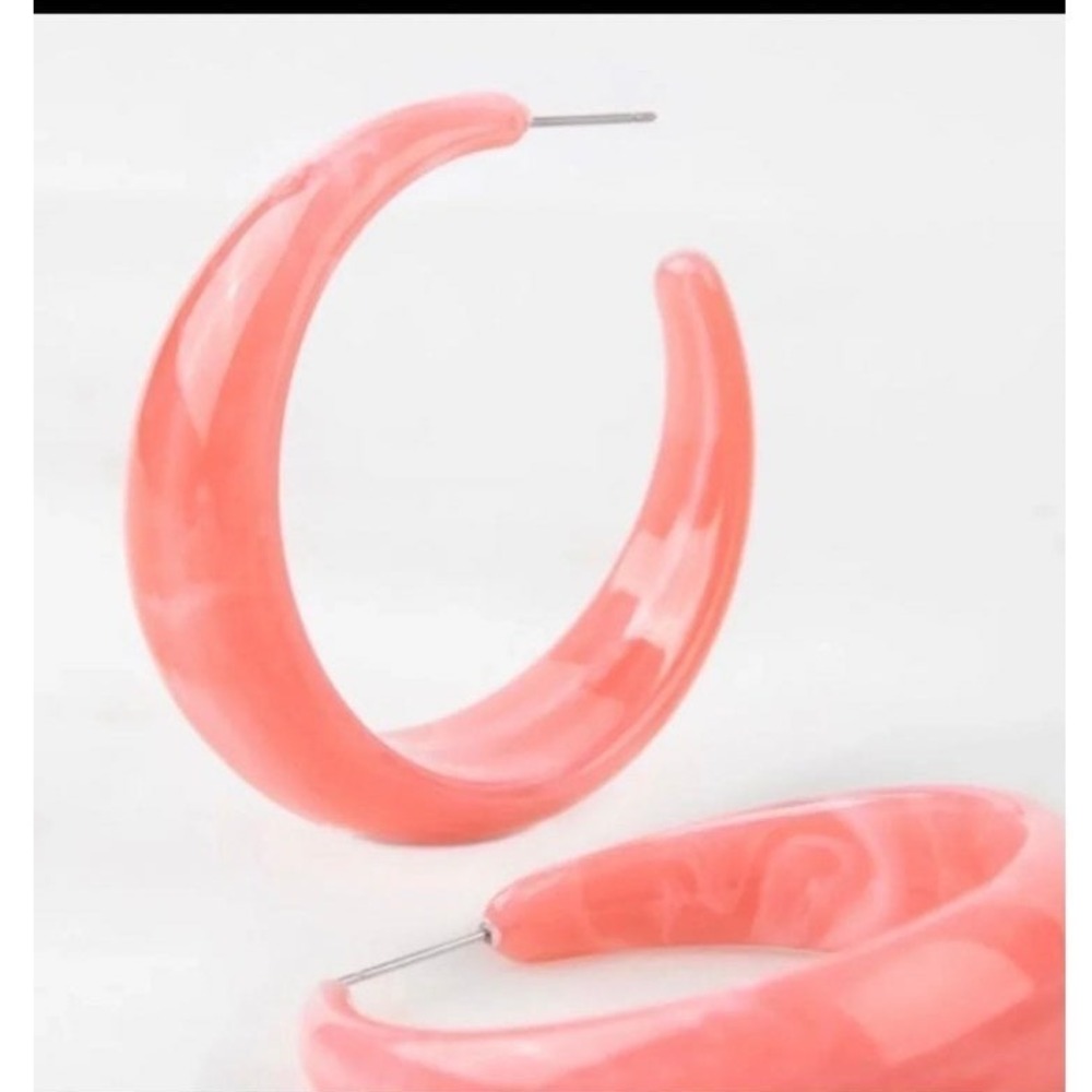 Plunder Arlie Salmon Pink Acrylic Hoop Earrings Chunky C-Shape Retro Style Post